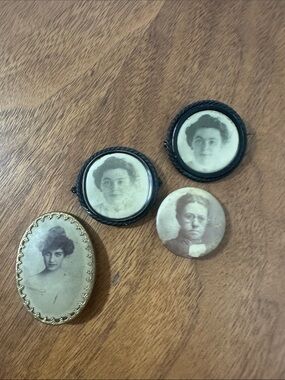 Vintage Black and Gold Photo Cameo Brooch Set - Women Jewelry